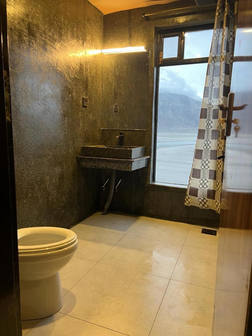 Eat And Read Hotel Skardu Phòng bức ảnh