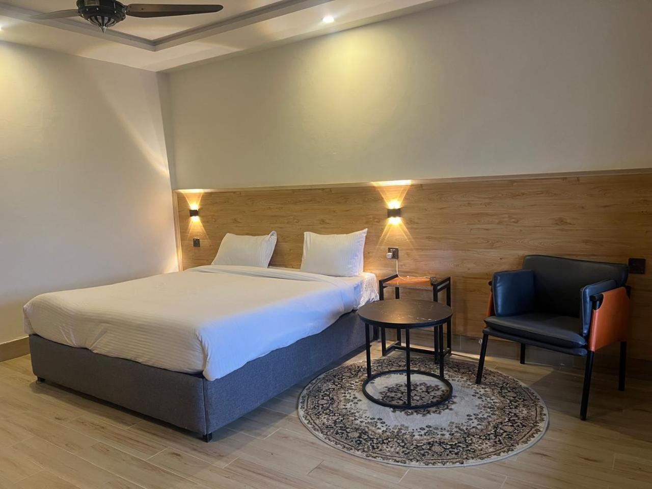 Eat And Read Hotel Skardu Phòng bức ảnh